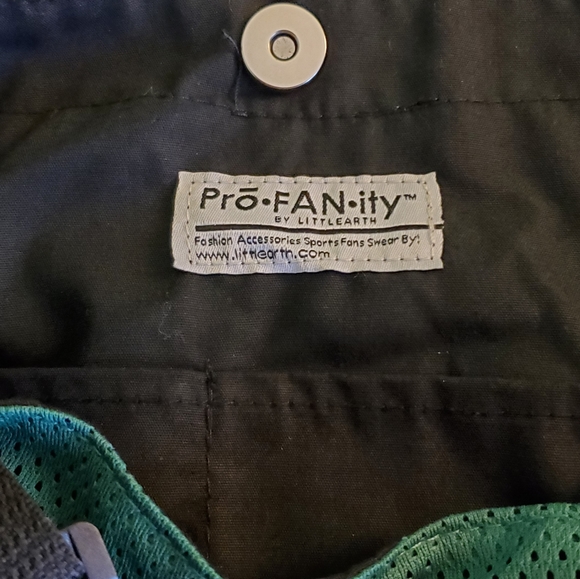 Brett Favre Pro-fan-ity satchel purse. - Picture 2 of 4